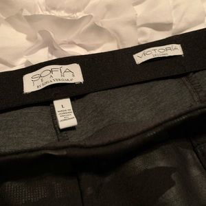 Black camo pattern stretch legging